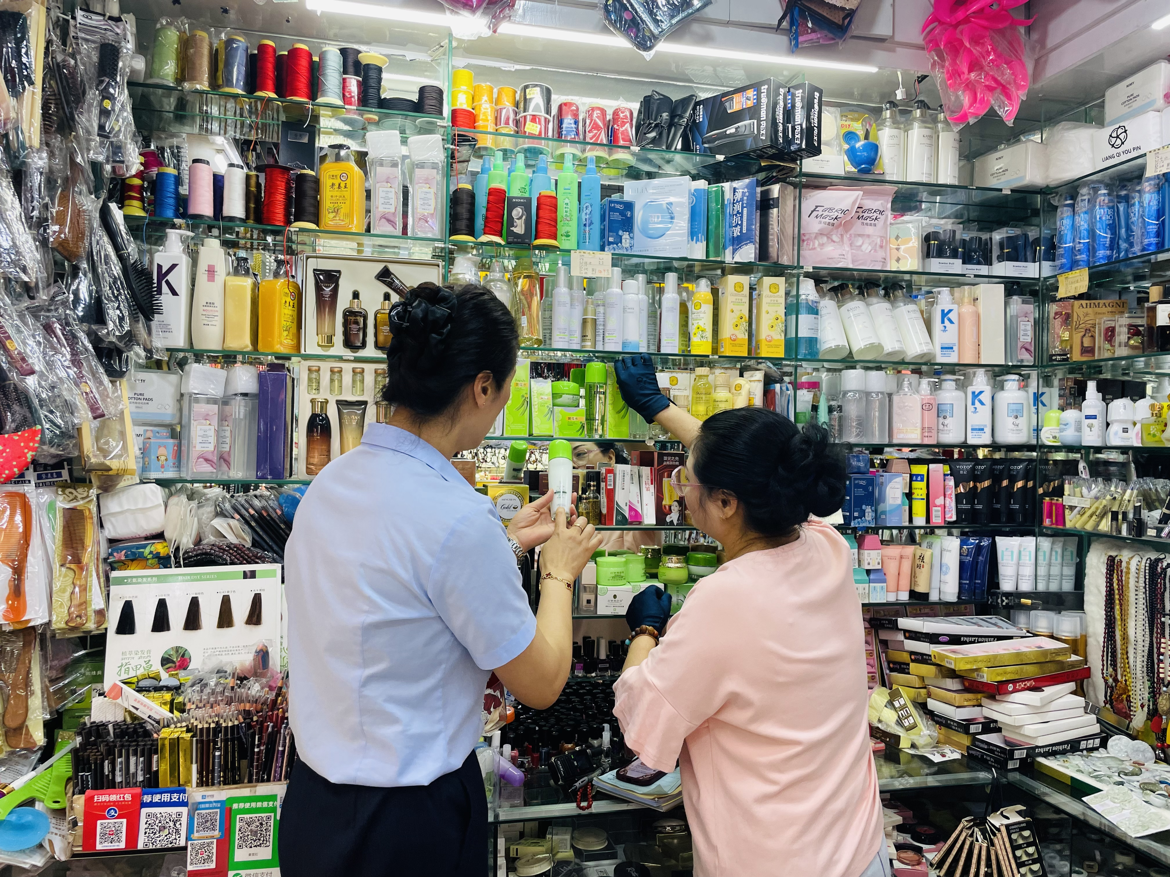 錢江商城開展日化專項(xiàng)檢查 守護(hù)消費(fèi)者消費(fèi)安全